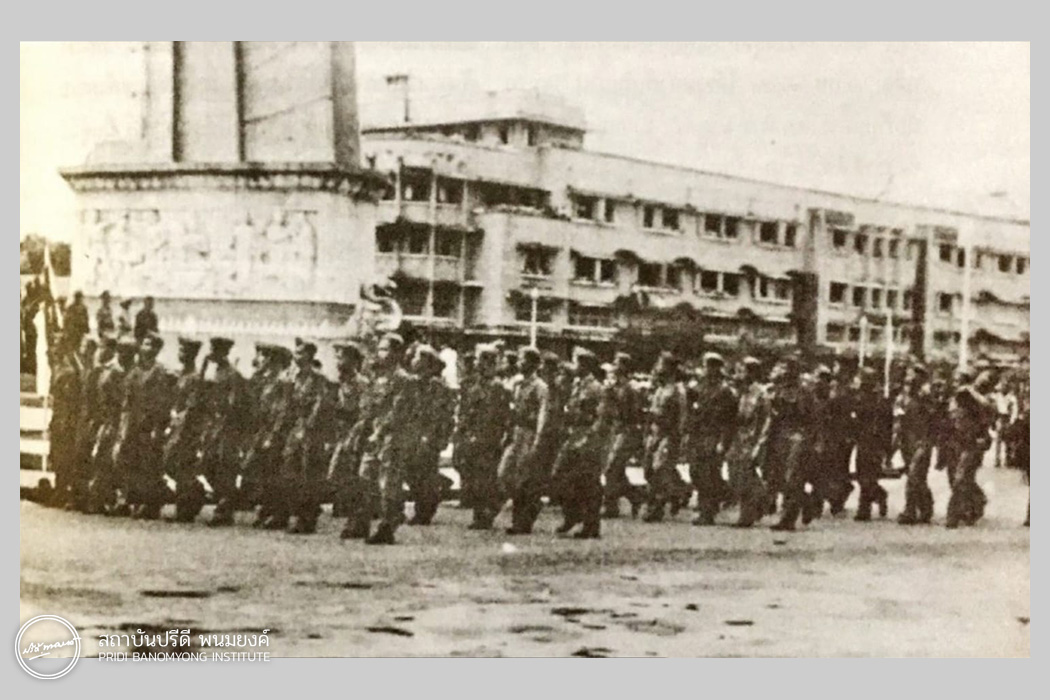 ภาพการสวนสนามของ ‘นร.สห. 2488’ หรือนักเรียนนายทหารสารวัตร เมื่อวันที่ 25 กันยายน พ.ศ. 2488