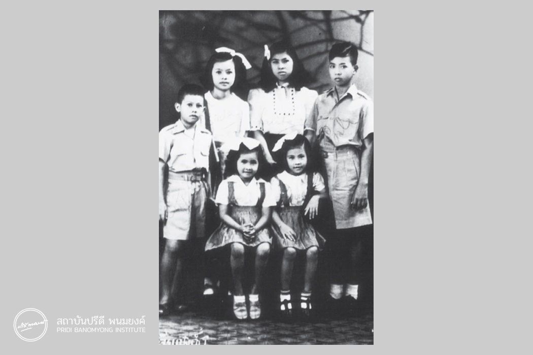 ลูกทั้ง 6 คน (ยืน) ศุขปรีดา สุดา ลลิตา ปาล (นั่ง) วาณี ดุษฎี 