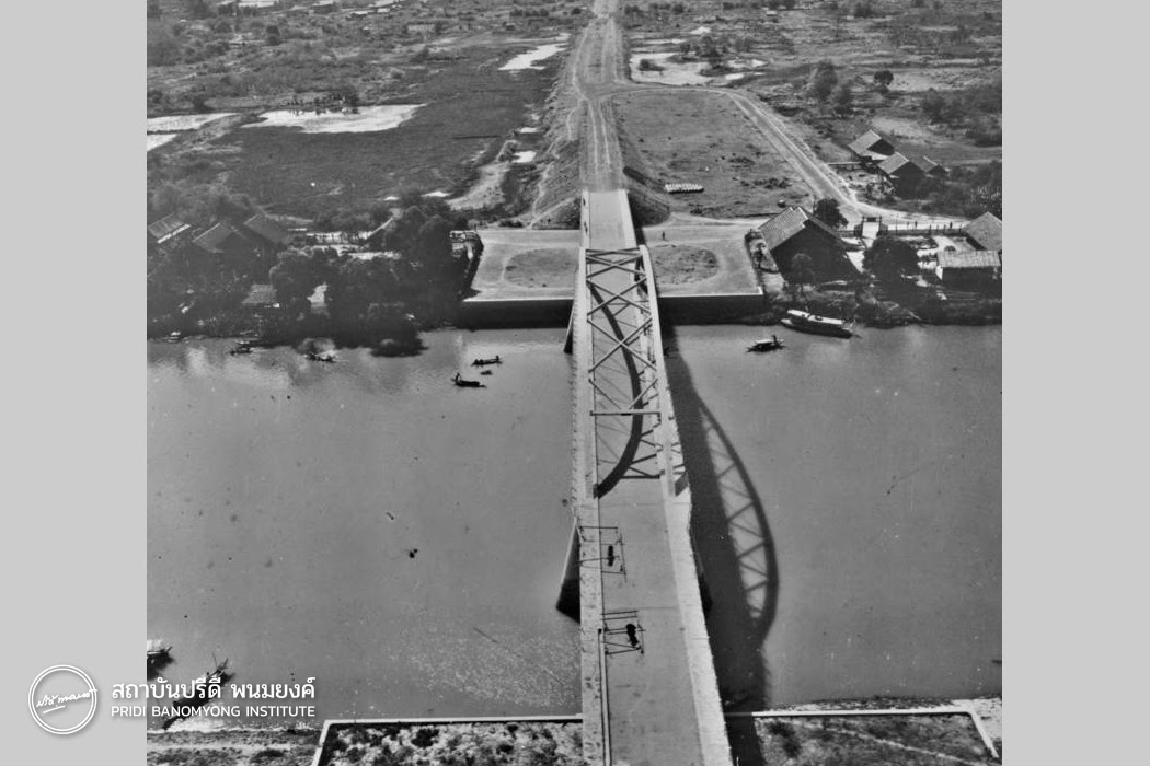 สะพานปรีดี-ธำรง ภาพถ่ายทางอากาศโดยิปึเตอร์ วิลเลี่ยมส์ ฮันท์ เมื่อ พ.ศ.2489