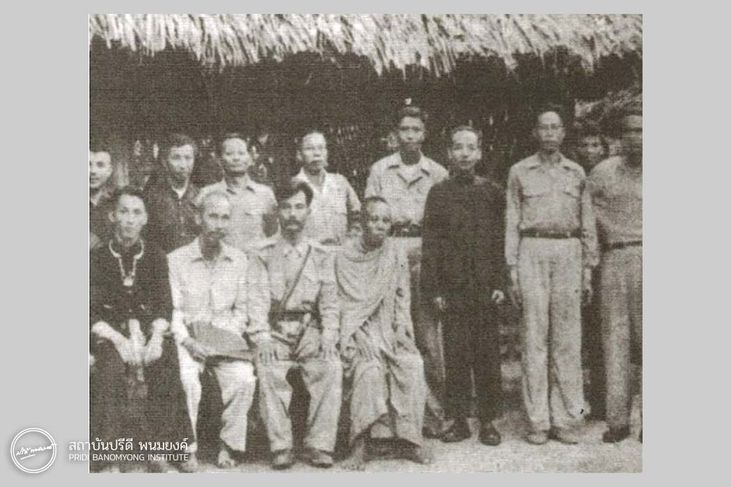 เจ้าสุพานุวงเยี่ยมคารวะประธานโฮจิมินห์ที่บิ๊กบ่อ หลังจากสร้างตั้งแนวลาวอิสระ และรัฐบาลลาวต่อต้านเมื่อปี ค.ศ. 1950
